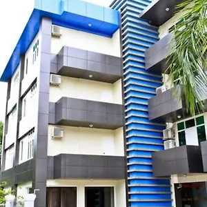 7 Mile Hotel